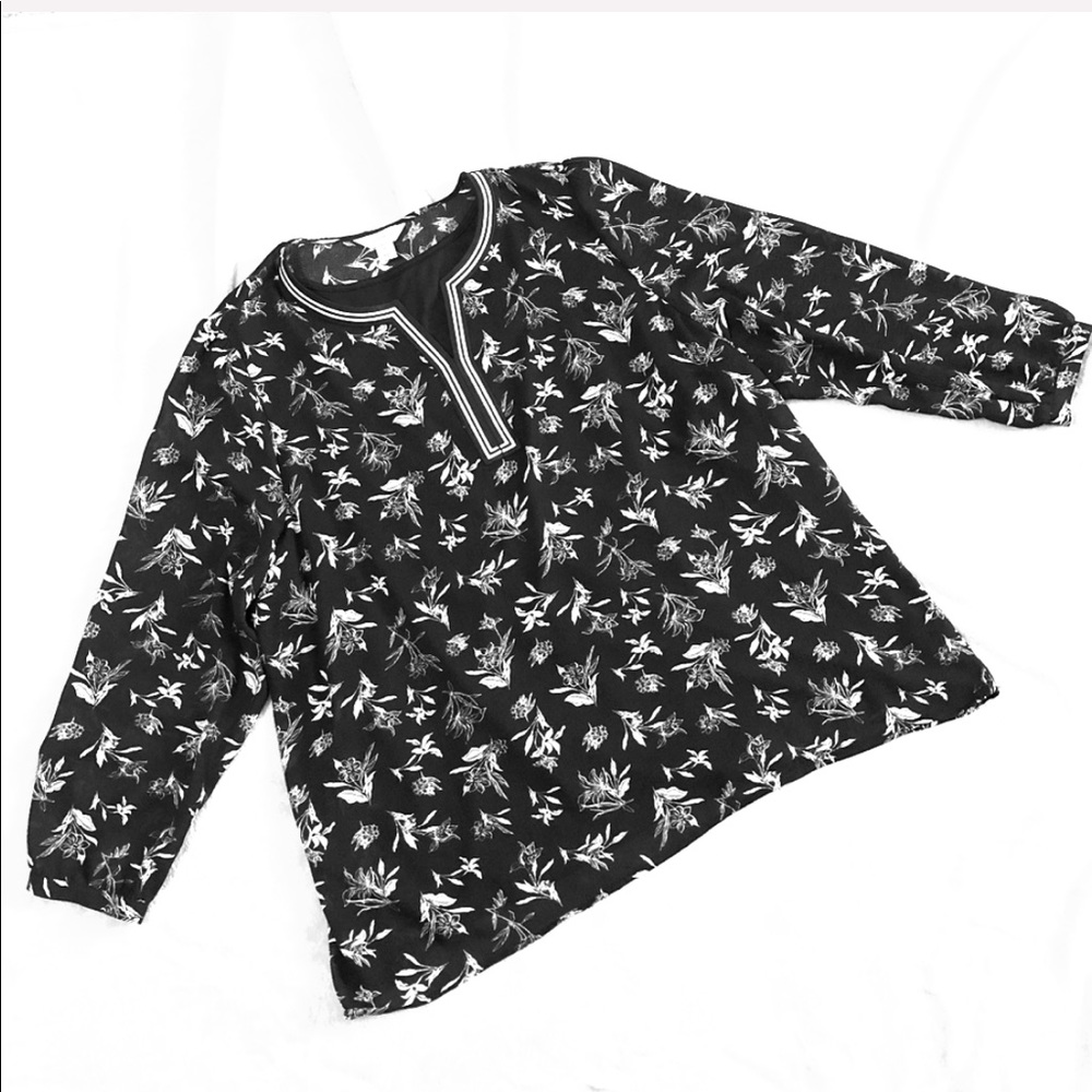 Beautiful black & white long sleeve top with attached black cami